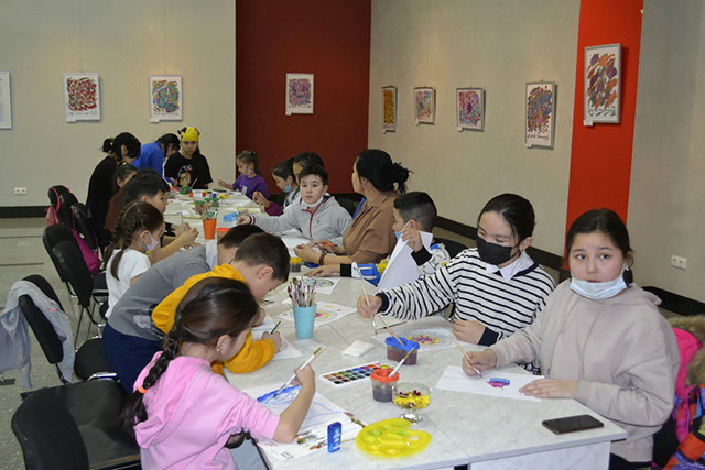 Мастер-классы и выставка картин по интуитивной живописи "Фонтан искусства" в Астане (Нур-Султане)